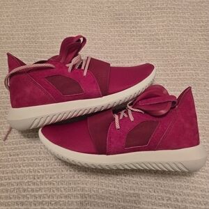 Women's Adidas Tubular Defiant - NWT - 9.5